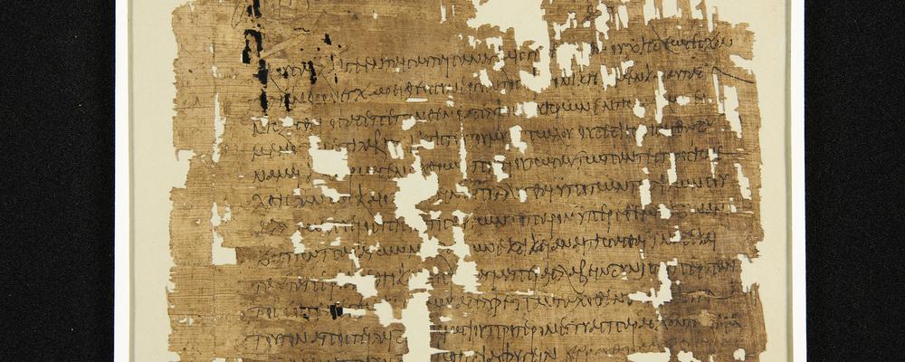 Fragment av papyrus ur våra samlingar.