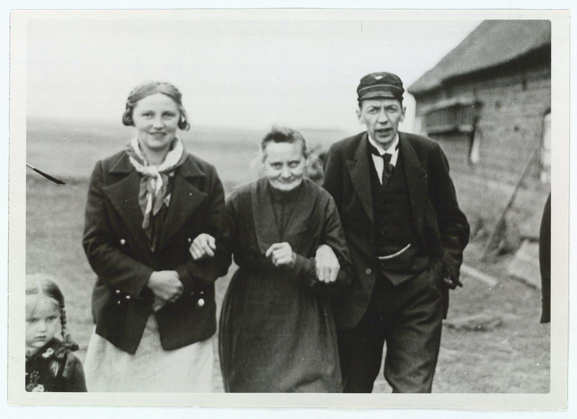 Kaj Munk and wife Lise (left) during a visit to the parish. National Library of Denmark and Copenhagen University Library, Denmark.