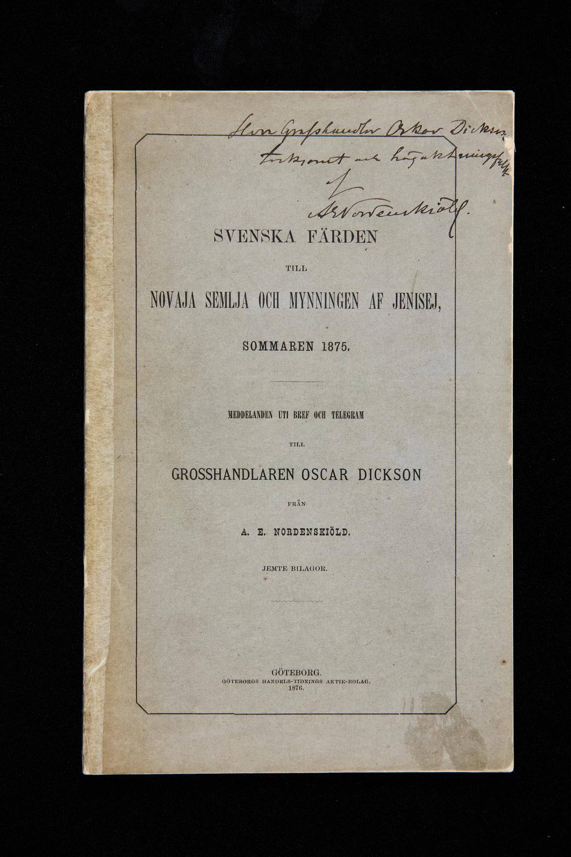 Svenska färden till Novaja semlja, från 1876, med dedikation från Adolf Erik Nordenskiöld.