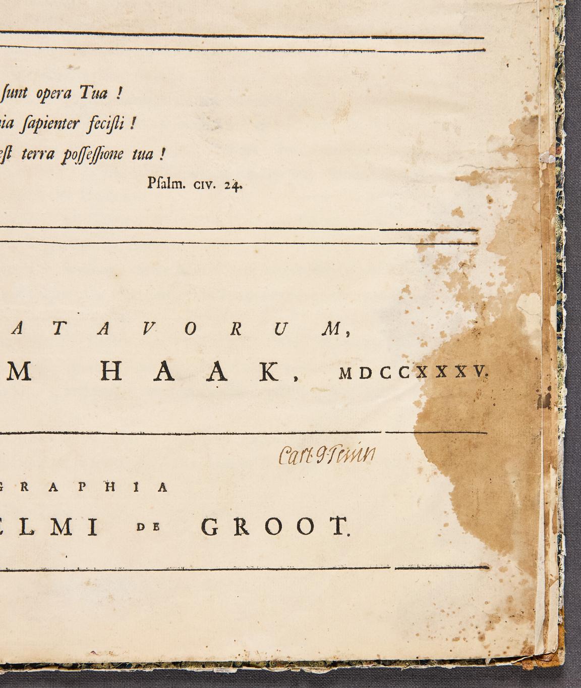 Carl von Linnés Systema naturae från 1735. Carl Gustaf Tessins namnteckning på titelbladet.