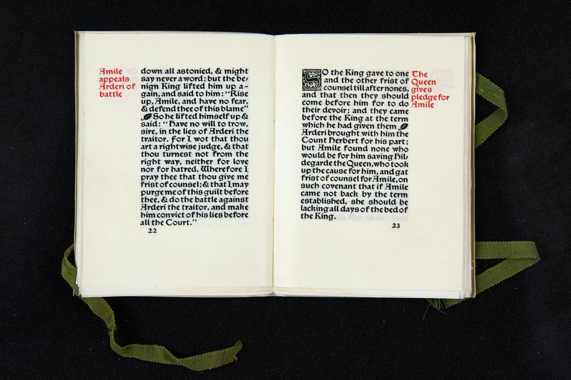 Ur Waldemar Zachrisson trycksamling. Of the friendship of Amis and Amile från William Morris Kelmscott Press. Tryckt på pergament.