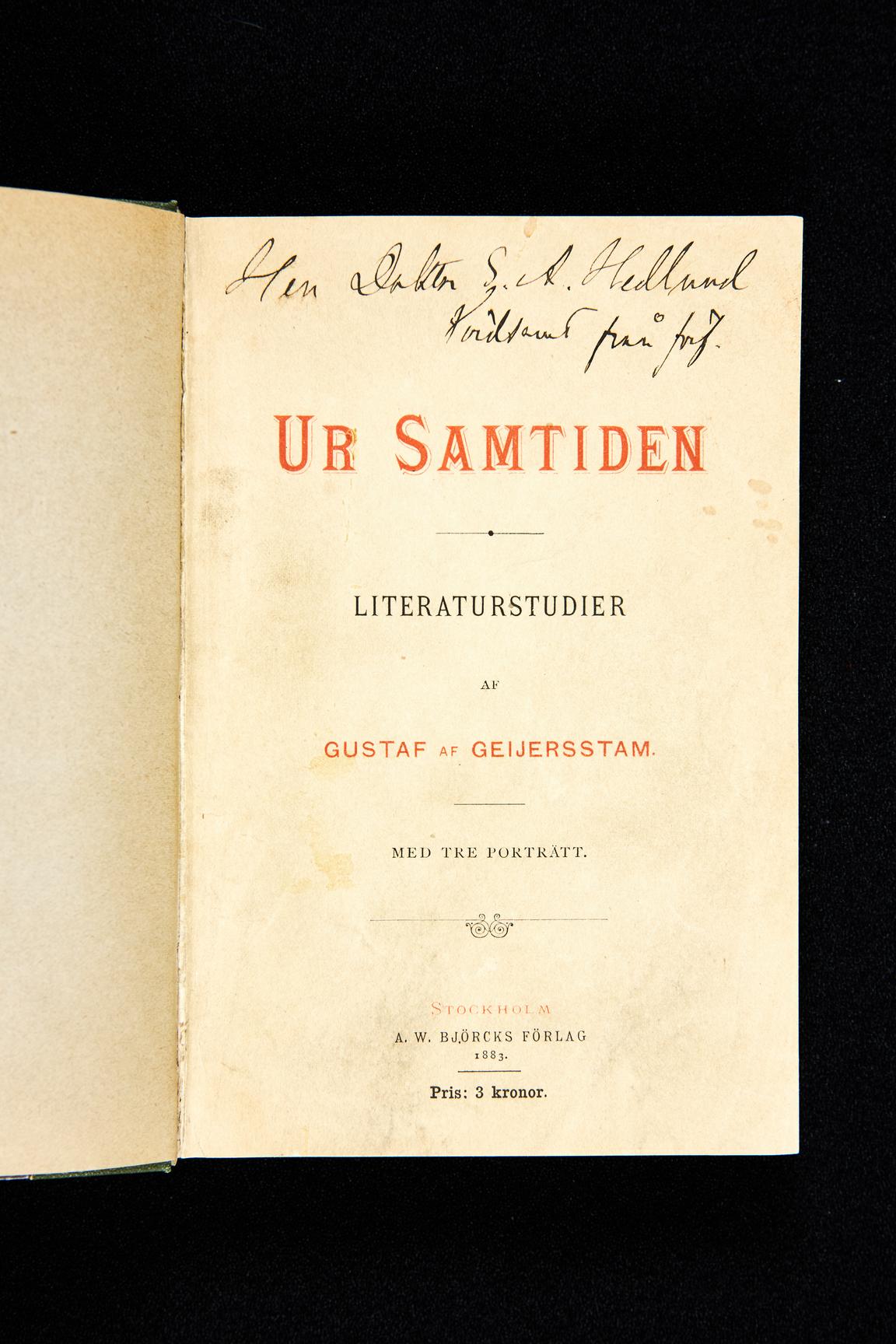 Titelblad ur boken Ur samtiden: litteraturstudier av Gustaf af Geijerstam, med dedikation från författaren. 