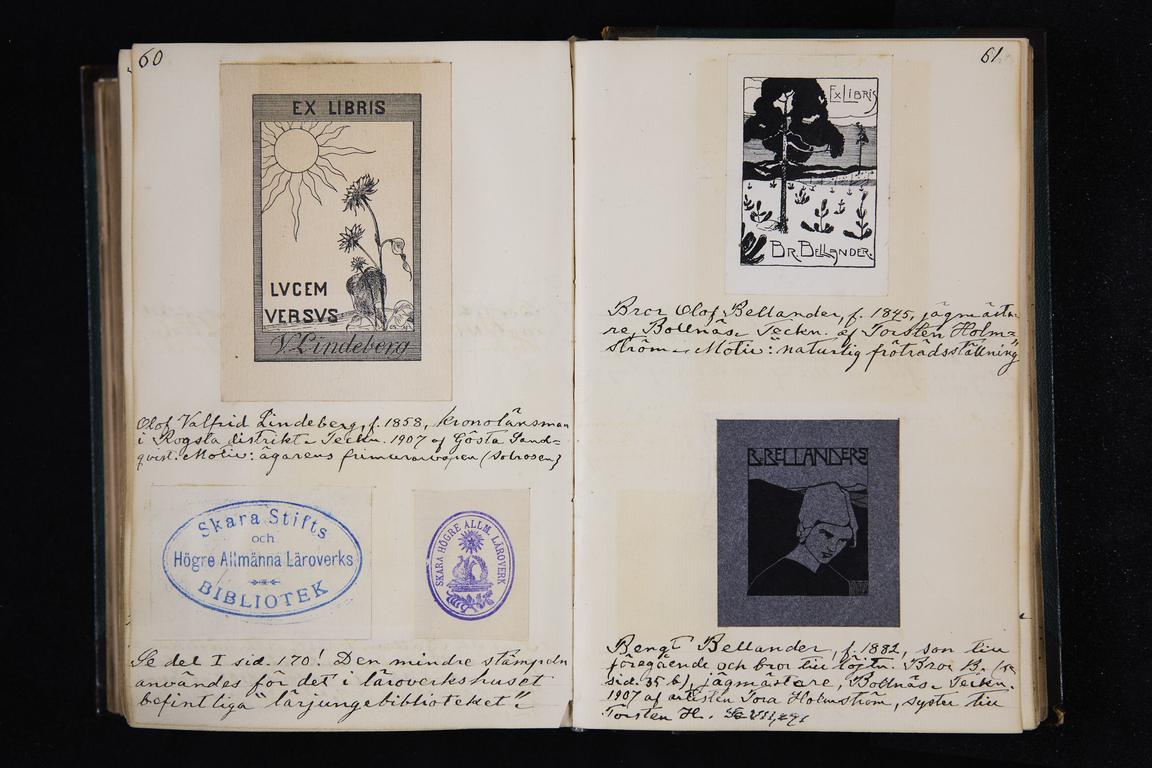 Exlibris ur Richard Fribergs samling. Märkena är inklistrade i C. M. Carlanders bok Svenska bibliotek och exlibris.